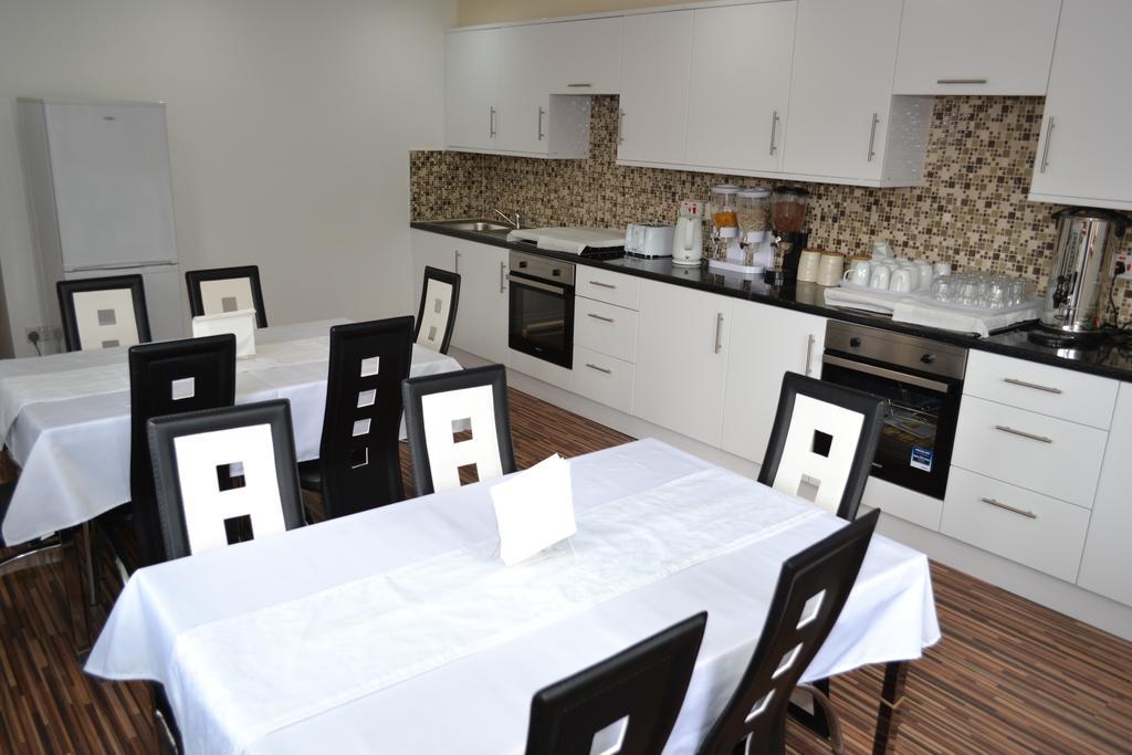 Heathrow Travellers Hub Bed & Breakfast Hounslow Exterior photo