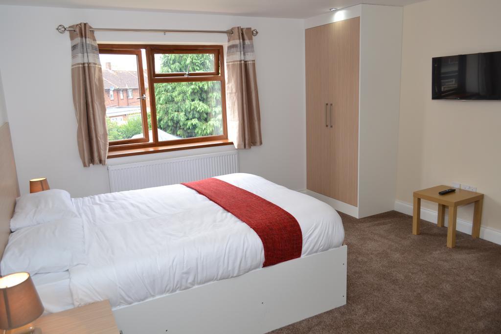 Heathrow Travellers Hub Bed & Breakfast Hounslow Exterior photo