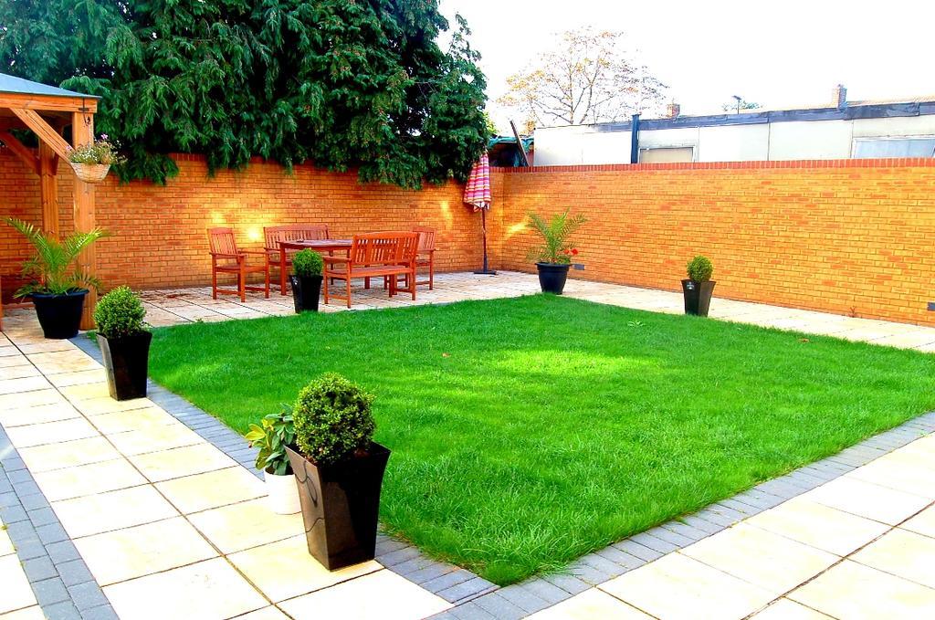 Heathrow Travellers Hub Bed & Breakfast Hounslow Exterior photo