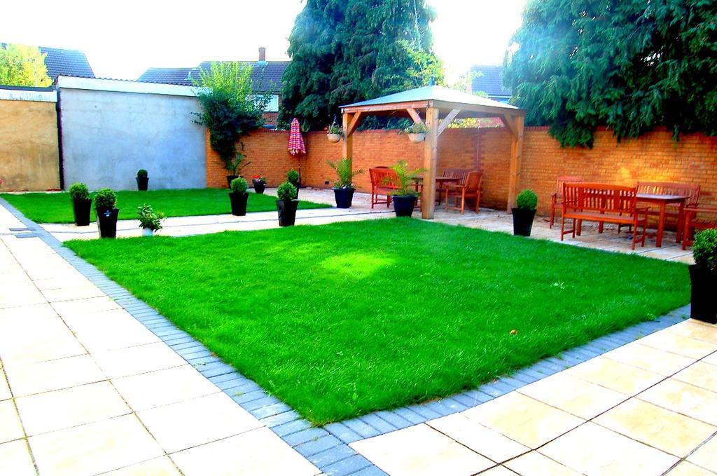 Heathrow Travellers Hub Bed & Breakfast Hounslow Exterior photo